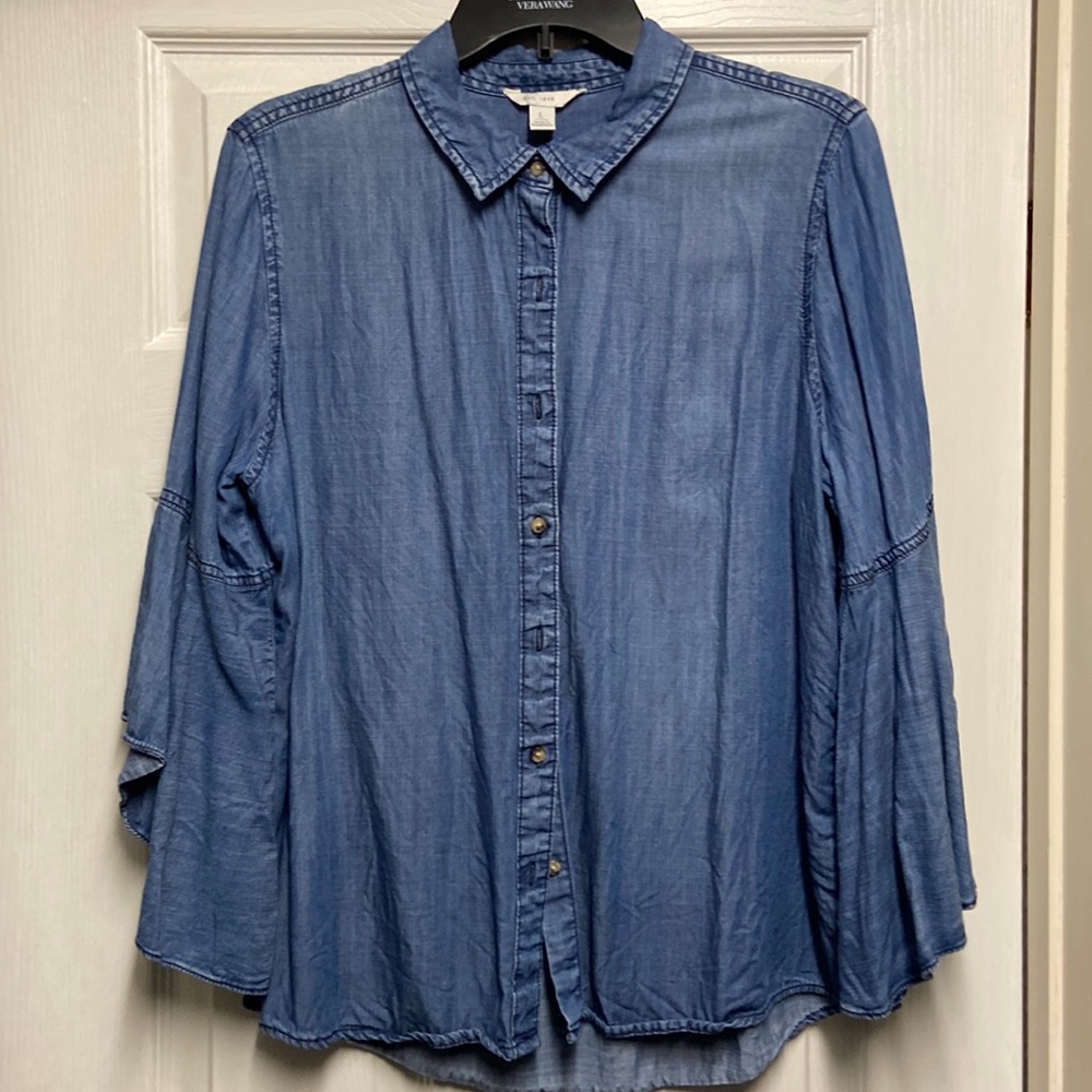 Women’s Denim shirt with bell sleeves.